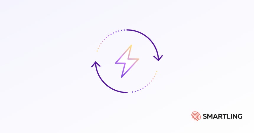 Lightning bolt met ververspijlen die geautomatiseerde workflows vertegenwoordigen die het vertaal- en contentleveringsproces stroomlijnen